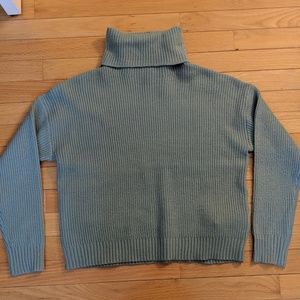Turtle neck knit sweater